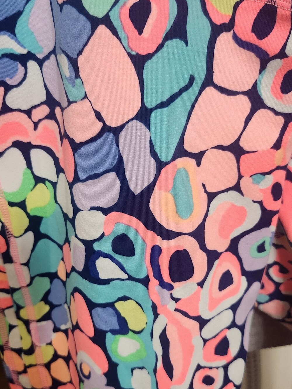 Lilly Pulitzer Luxletic Cropped Leggings Pink & Blue Size L Excellent Condition - Picture 2 of 4